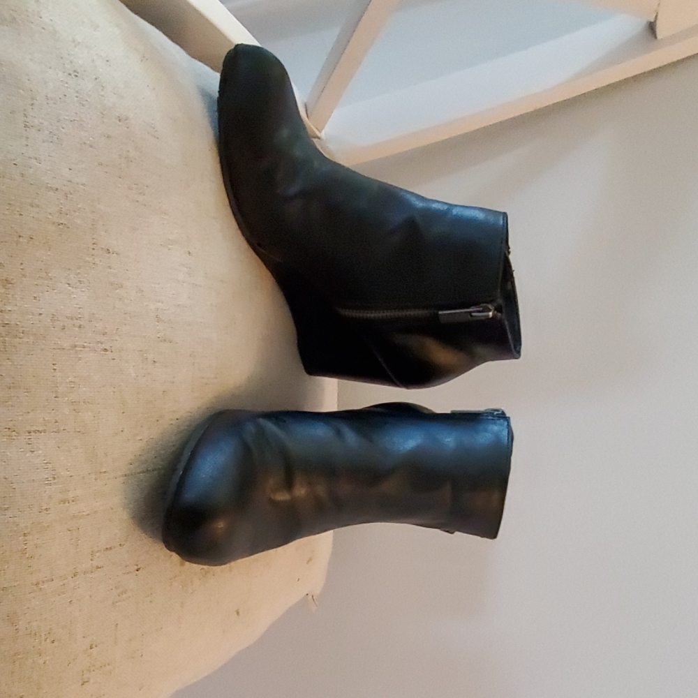 Kenneth Cole Reaction Wedge Bootie